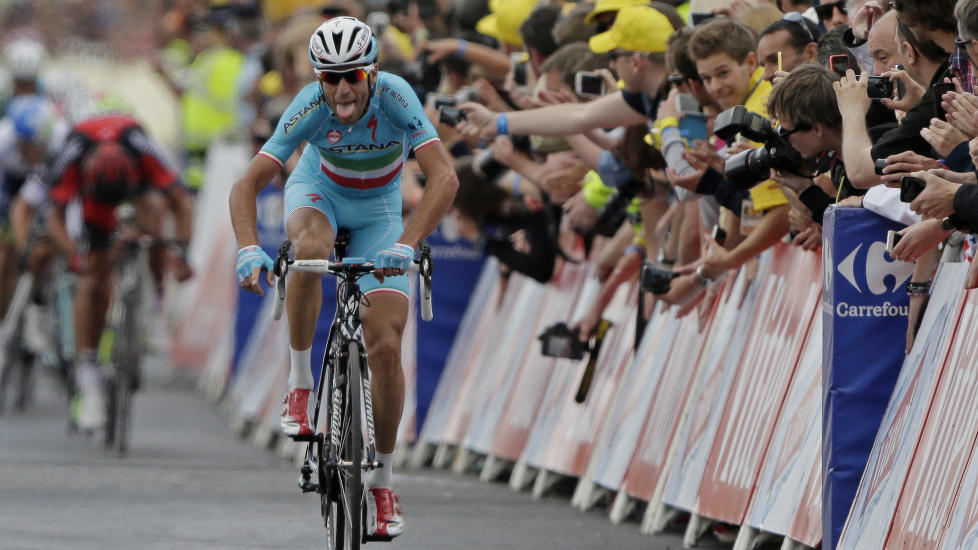 ASTANA: Og Vincenzo Nibali får fortsatt lov til å kjøre Tour de France og andre toppløp neste år med ny lisens for 2015. (FOTO:REUTERS/Jacky Naegelen)