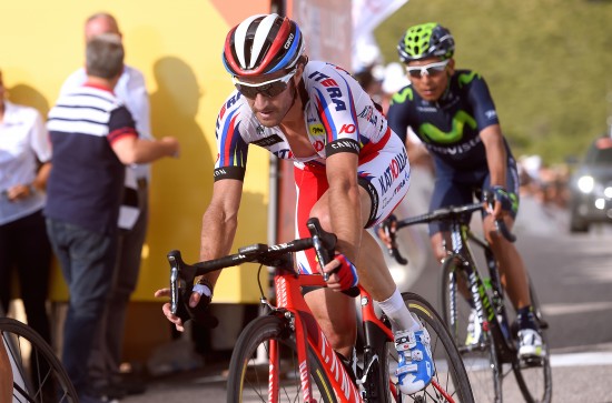 SLET: Nairo Quintana (bakerst) er ikke bedre enn 50 prosent ifølge seg selv, og syklet inn til syvendeplass på den andre etappen, her bak Daniel Moreno. FOTO: TDW Sport