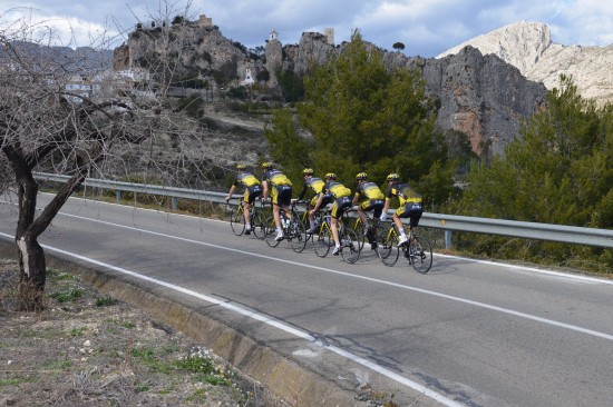 GODE OMGIVELSER: FixIT har prikket inn sesongformen i spanske Calpe. FOTO: Team FixIT.no