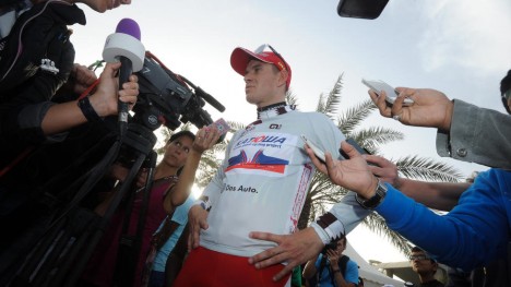 BLANT FAVORITTENE: Alexander Kristoff hefter seg lite ved favorittstemplet før de belgiske klassikerne starter denne helgen. Her avbildet i Tour of Qatar hvor han vant hele tre etapper. (Foto: ASO)