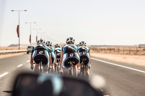 STORE RESULTATER UTEBLE: Team Hitec Products sesongdebuterte i Qatar forrige uke, men de store resultatene uteble. Foto: Kåre Dehlie Thorstad/Peloton Magazine