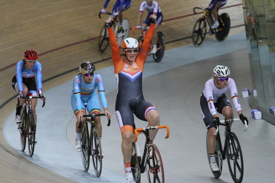 STERK SPURT: Kirsten Wild tok frem spurtegenskapene sine, og vant etter en sterk spurt. Foto: sportfoto.nl
