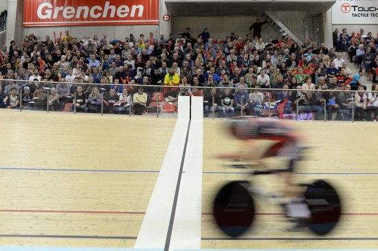 JEVN FART: Dennis startet utrolig jevnt før han etter hvert satte opp tempoet. FOTO: AFP