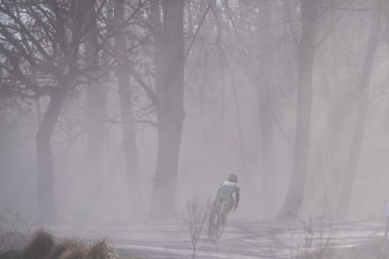 STØVETE: Dette er selve symbolet på Strade Bianche. FOTO: TDW Sport