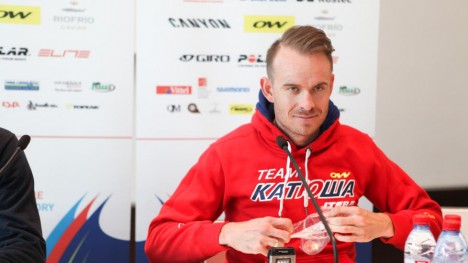 SELVSIKKER: Alexander Kristoff var avslappet og selvsikker da han møtte pressen foran søndagens Milano-Sanremo. Nordmannen skal forsvare seieren fra i fjor med det han anser som et enda sterkere Katjusja-lag i år. FOTO: Kjetil R. Anda / procycling.no