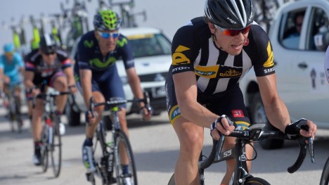 <b>BELGISK KLAGE:</b> Philippe Gilbert gir Edvald Boasson Hagen skylda etter skrubbsårene han pådro seg på vei nedover Poggio, søndag. FOTO: Tim De Waele/TDWSPORT.COM
