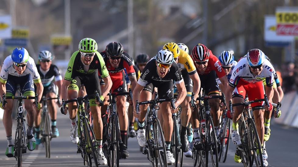 <b> MÅTTE BREMSE:</b> Alexander Kristoff ble såvidt slått i spurten om tredjeplass etter å ha blitt hindret i spurten. Foto: Tim De Waele/TDWSPORT.COM.