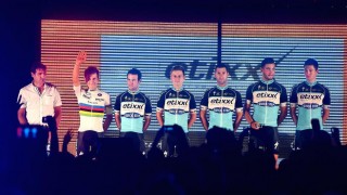 <b>HVEM BLIR?</b> Som verdensmester er Michal Kwiatkowski en ettertraktet mann hos andre lag. Også Mark Cavendish (nummer to fra venstre) og flere andre Etixx-Quick Step-stjerner kan forhandle med andre lag fram mot sommeren. FOTO: Tim De Waele/TDWSPORT.COM