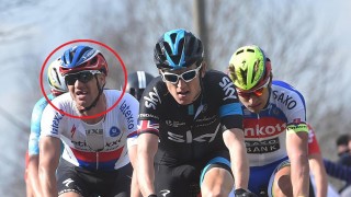 <b>TANNLØST:</b> Det skranglet såpass mye i munnen til Zdenek Stybar (til venstre) at han så seg nødt til å fjerne tannbroen over fortennene underveis i rittet. FOTO: Tim De Waele/TDWSPORT.COM