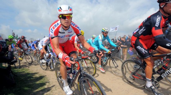 <strong>DEN STØRSTE FAVORITTEN:</strong> Mange holder Alexander Kristoff som den største favoritten før årets Paris-Roubaix. Vinner han den franske klassikeren, blir han den ellevte rytteren til å vinne Flandern rundt og Paris-Roubaix samme år. Foto: Tim de Waele (©TDWSport.com)
