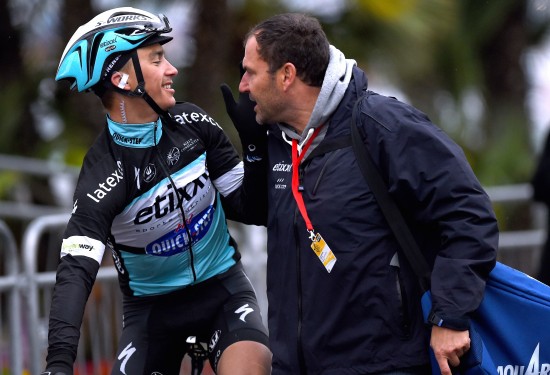 SKØYEREN: Ifølge Daniel Hoelgaard ber Julian Alaphilippe noen av støtteapparat legge seg ned på bakken slik at han kan hoppe over dem på sykkel. FOTO: Tim De Waele/TDWSPORT.COM