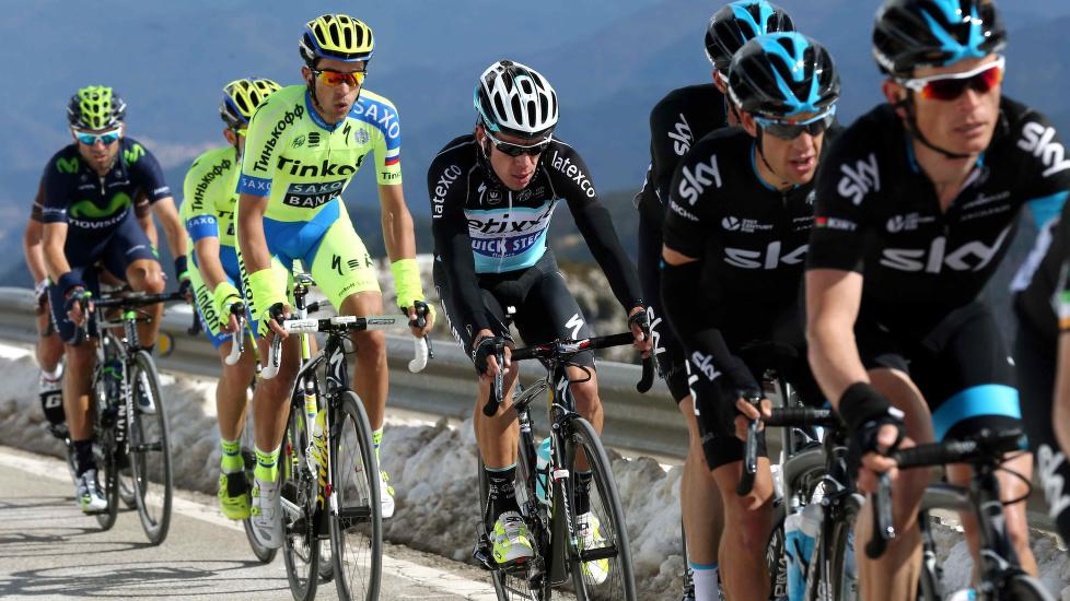 FRYKTER PORTE: Alberto Contador beskriver Richie Porte som helt utrolig og tror Team Sky-rytteren kommer til Giro d'Italia i sitt livs form. EPA/TONI ALBIR