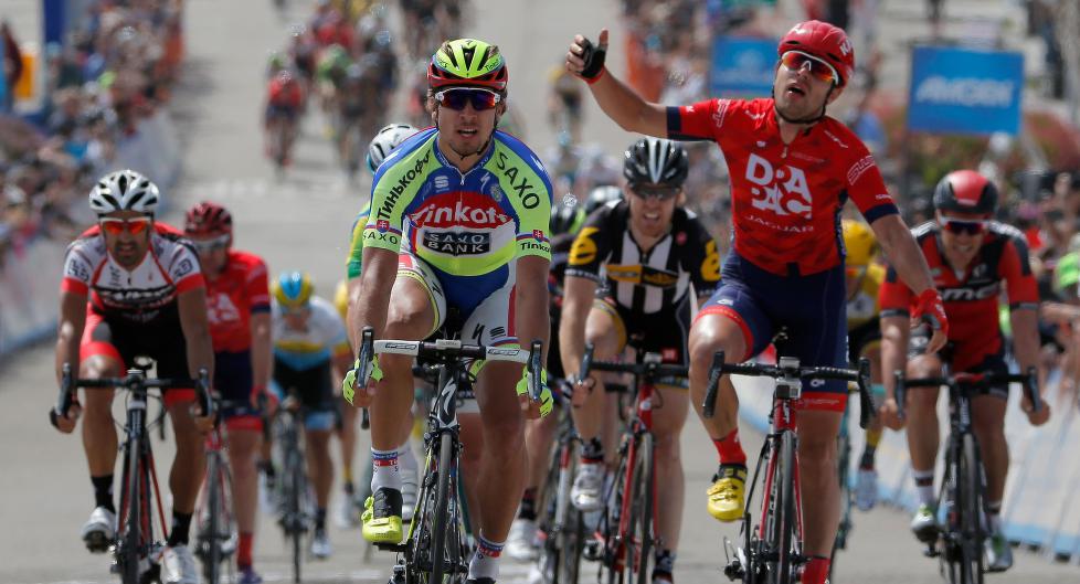 <b id="ext-gen1016">DER SATT DEN:</b> Peter Sagan vant den fjerde etappen i Tour of California etter å ha blitt andremann på de tre første etappene. Wouter Wipper ble nummer to, mens Mark Cavendish (skjult bak Sagan) endte på tredjeplass. Foto: Doug Pensinger/AFP