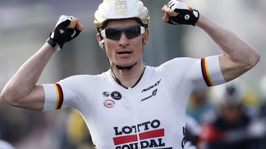 <b>TOK SEIEREN:</b> André Greipel vant den sjette etappen i Giro d'Italia. Dermed har han vunnet minst én etappe i hvert treukersritt han har syklet etter 2007. Foto: EPA/SEBASTIEN NOGIER