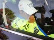 SKADEDRAMA: Alberto Contador krasjet i finalen på Giroens sjette etappe torsdag. Her kjøres sammenlagtlederen bort fra målområdet. AFP PHOTO / LUK BENIES.