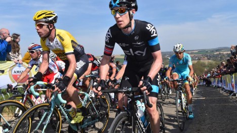 <b>FØR OG NÅ:</b> Lars Petter Nordhaug fikk to mann ned som støtte da han fikk trøbbel under La Flèche Wallonne. Det har han aldri opplevd før. FOTO: Tim De Waele/TDWSPORT.COM