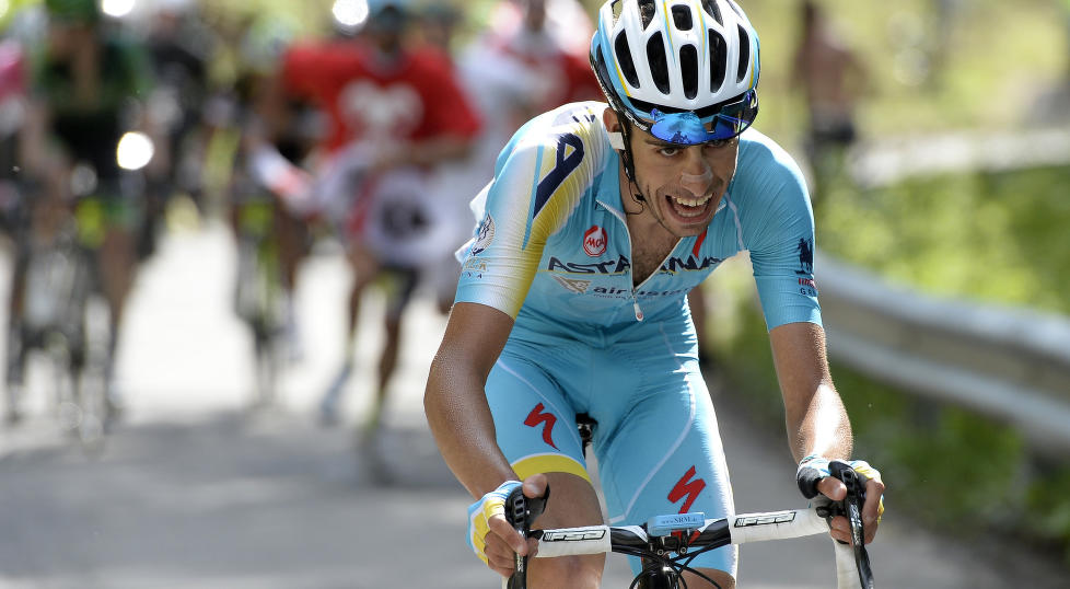 <b>RETTSLIGE SKRITT:</b> Fabio Aru slår knallhardt tilbake mot dopingbeskyldningene hans kollega Greg Henderson kom med på Twitter. Nå er det klart at italieneren tar rettslige skritt mot Henderson. Foto: AP Photo/Fabio Ferrari
