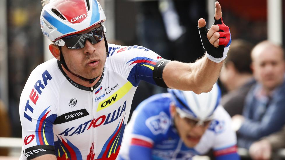 <b>INNBRINGENDE:</b> Alexander Kristoff har 11 seirer i år, og er klar for å skrive under en fet avtale med Katjusja. - Hadde de hatt hovedavtalen klar i dag, hadde jeg skrevet under, sier 27-åringen til procycling.no. FOTO: Francois Lenoir/REUTERS