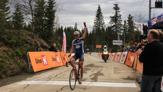 FJORÅRSVINNER: Rasmus Guldhammer klatret Lynnebakka raskest, men i år er verken dansken eller bakkeavslutningen opp til mål med i rittet. FOTO: Frank Wøien Mo, Team Joker.no