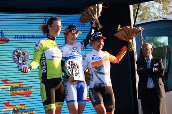 PODIUM: Lauren Kicthen vant UCI-rittet Ronde van Overijssel foran Natalie van Gogh (Parkhotel) og Anouska Koster (Rabobank). Foto: Team Hitec Products