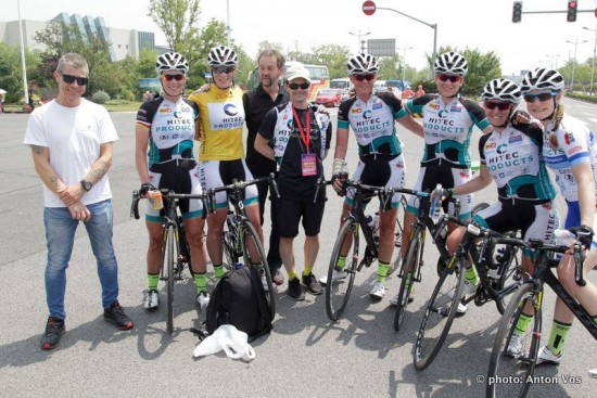 VINNERLAGET: Vinnerlaget samlet etter den siste etappen av Tour of Chongming Island. Foto: Anton Vos