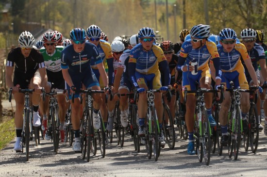 SKAFFER SEG OVERSIKT: Under Hadeland GP satt unggutten langt fremme i feltet selv om Joker hadde to mann i brudd. Alt for å ha kontroll på hva som skjer. Foto: Jonas Lindstrøm (procycling.no)