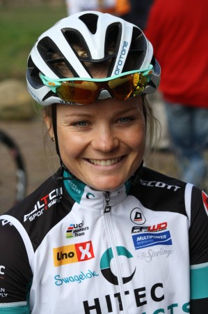 NORSKE TRØYEN: Emilie Moberg og de norske Hitec-jentene har ambisjoner om å ta tilbake den norske trøyen under NM i Lillehammer. Foto: Privat