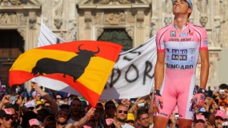 <b>STORFAVORITT:</b> Han skal ikke bare vinne giroen, han skal også forsøke å kombinere det med en ny tittel i Tour de France. Så hvem kan stanse Alberto Contador? FOTO: Tim De Waele/TDWSPORT.COM