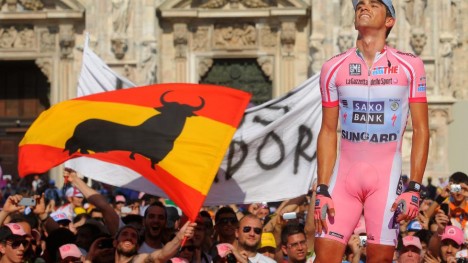 <b>STORFAVORITT:</b> Han skal ikke bare vinne giroen, han skal også forsøke å kombinere det med en ny tittel i Tour de France. Så hvem kan stanse Alberto Contador? FOTO: Tim De Waele/TDWSPORT.COM