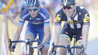 TIL FRANKRIKE: Odd Christian Eiking (til venstre) jagde Edvald Boasson Hagen helt til døra i søndagens NM-ritt på Lillehammer. Det norske sykkeltalentet er nå i ferd med å skrive under for det franske WorldTour-laget FDJ: Foto: Terje Pedersen / NTB scanpix
