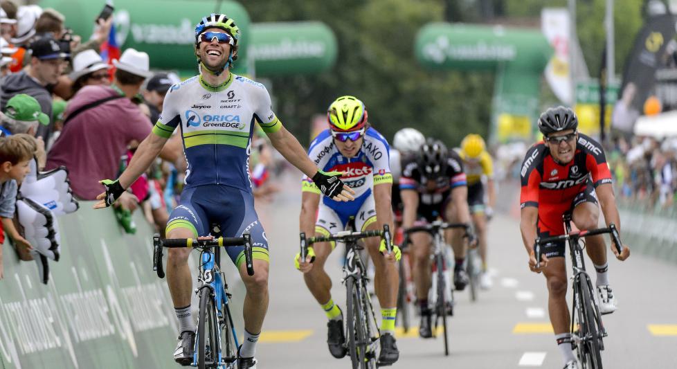 <b>STARTET FOR TIDLIG:</b> Peter Sagan hadde ikke sjanse da Michael Matthews økte tempoet på de siste 100 meterne av tirsdagens etappe i Sveits rundt. Slovaken brukte kreftene for tidlig. Foto: JEAN-CHRISTOPHE BOTT (Scanpix/Epa)