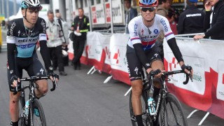 <b>FORBANNET:</b> Denne Etixx-duoen endte i asfalten etter det de mener var en farlig finale under torsdagens Tour de Suisse-etappe. FOTO: Tim De Waele/TDWSPORT.COM
