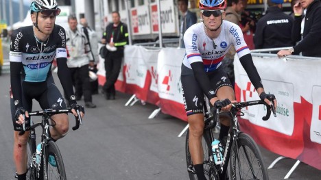 <b>FORBANNET:</b> Denne Etixx-duoen endte i asfalten etter det de mener var en farlig finale under torsdagens Tour de Suisse-etappe. FOTO: Tim De Waele/TDWSPORT.COM