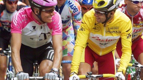 <b>DOPET SEG:</b> Bo Hamburger (til høyre) hevder han ble bedt av Bjarne Riis om å skaffe EPO til Jörg Jaksche. Tyskeren bekrefter anklagen mot den danske sykkelpersonligheten. EPA PHOTO/AFP PHOTO/PASCAL PAVAN