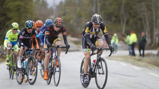 <b id="ext-gen1014">EN MANN FOR FRAMTIDA:</b> Andreas Vangstad har vist fram ekstrem kjørestyrke denne våren. Her gir han Nordhaug og Boasson Hagen kamp under Tour of Norway. Nå får han skryt av Thor Hushovd. FOTO: Kristoffer Øverli Andersen, procycling.no