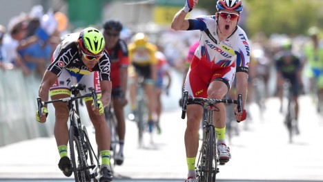 <b>VISTE HVEM SOM ER SJEFEN:</b> Alexander Kristoff markerte at han er på vei mot formen da han tok denne etappeseieren under Tour de Suisse. Nå har Katjusja funnet ut hvem som skal hjelpe ham fram i massespurtene under årets Tour de France. FOTO: Tim De Waele/TDWSPORT.COM