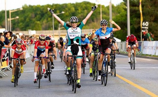 SPURTKANON: Kirsten Wild er en av de store spurtkanonene foran le Course by Le Tour de France. Her fra Wild sin sjuende seier etter at hun vant endagsrittet i Canada torsdag. Foto: Team Hitec Products