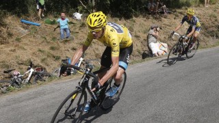 LAGET KLART: Chris Froome vet nå hvilke åtte ryttere som skal hjelpe han å vinne årets Tour de France. (foto: Tim de Waele). (AP Photo/Laurent Cipriani, File)