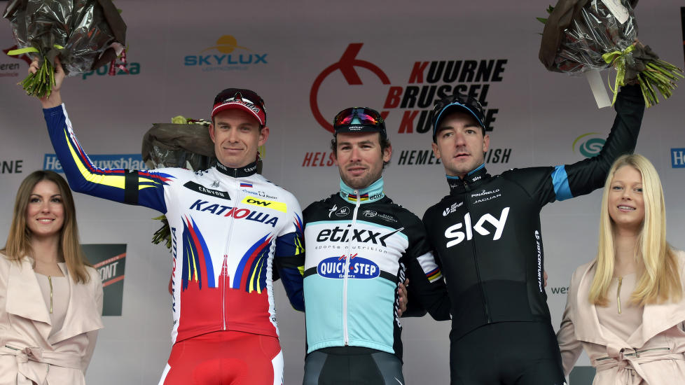 <b>VANLIG SYN:</b> Etixx-Quick-Steps Mark Cavendish (i midten) slår nesten alltid Alexander Kristoff i spurt. Her etter Kuurne-Brussel-Kuurne i mars. Elia Viviani ble nummer tre. Foto: REUTERS / Eric Vidal / NTB Scanpix