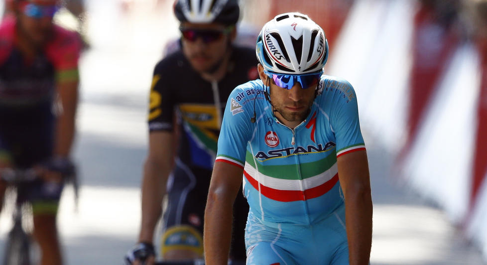 IRRITERT: Vincezno Nibali var særdeles irritert på Chris Froome etter den sjette etappen i Tour de France. De ble dog raskt venner igjen. Foto: Stefano Rellandini (Scanpix/Reuters)