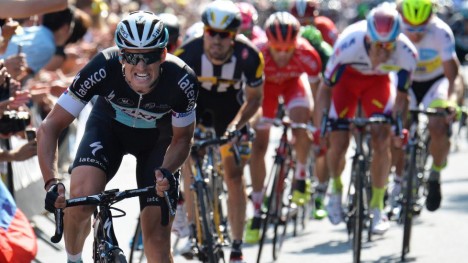 <b>VINNERANGREPET:</b> Da Zdenek Stybar satte inn superkreftene, var det ingen som kunne følge. Alexander Kristoff prøvde, men hadde ikke kreftene. Foto: Tim de Waele (©TDWSport.com)