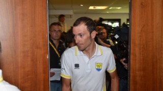 DRAR HJEM: Ivan Basso trekker seg fra Tour de France etter å ha fått påvist testikkelkreft (foto: HC Prigge/procycling.no)