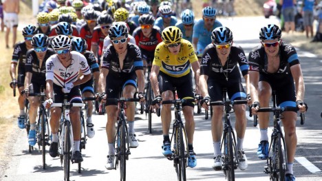 <b> TØFF ETAPPE: </b> Chris Froome hadde ventet seg en lett etappe, men slik gikk det ikke. Ekstreme temperaturer og hardkjør mot slutten førte til at etappen ble svært krevende. Foto: REUTERS/Eric Gaillard.