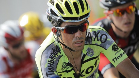 FØLER SEG BEDRE: Etter en tung start på Tour de France føler Alberto Contador at formen begynner å komme. Foto: Laurent Cipriani / AP