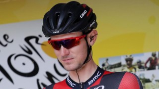 FIKK SKYLD: Warren Barguil ga skylden til Tejay Van Garderen for velten på den 16. etappen, nå sender amerikaneren skylden tilbake igjen. Foto: KIM LUDBROOK / EPA