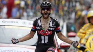 Giant-Alpecin rider Simon Geschke of Germany celebrates as he crosses the finish line to win the 161-km (100 miles) 17th stage of the 102nd Tour de France cycling race from Digne-les-Bains to Pra Loup in the French Alps mountains, France, July 22, 2015. REUTERS/Benoit Tessier