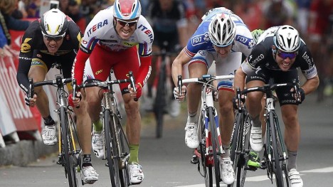 IKKE DENNE GANG: Etter fjorårets tour-suksess, ble det et noe skuffende ritt for Alexander Kristoff i år. Her fra den femte etappen. Foto: EPA/YOAN VALAT