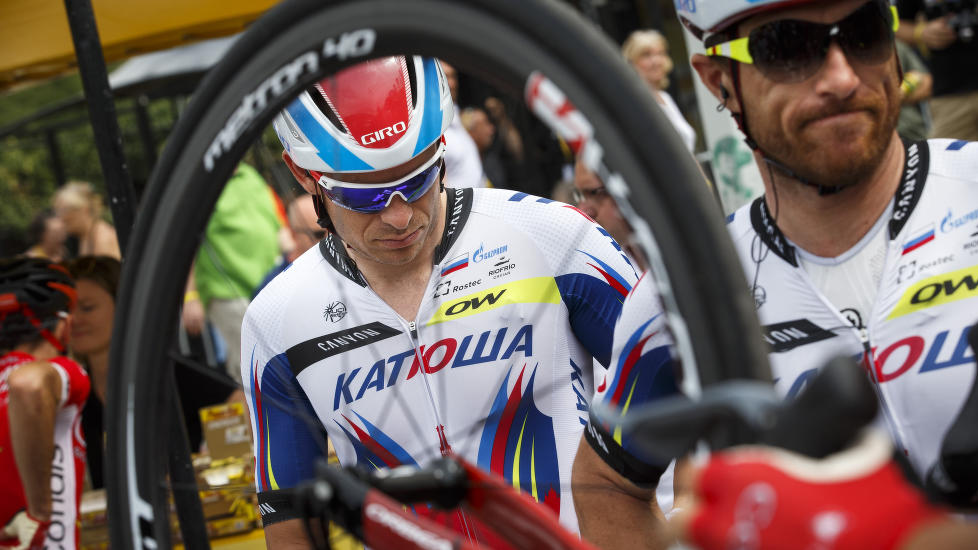 <b> INGEN GOD TOUR DE FRANCE: </b>  For Alexander Kristoff. Han mistet blant annet Luca Paolini (t.h.) tidlig i det franske rittet.
