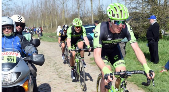 <b>HARD ÅPNING:</b> Kristoffer Skjerping fikk raskt føle hvordan det er å sykle mot de aller beste i verdens største sykkelritt. Allerede i sitt første år som profesjonell syklet han Paris-Roubaix. Foto: Slipstream Sports