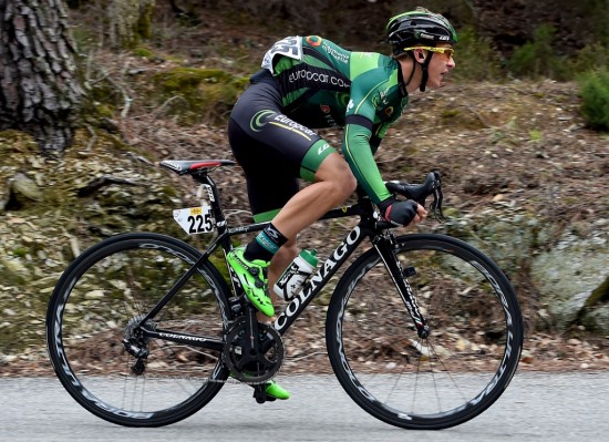 ALENE: Det er ikke mye hjelp Bryan Coquard, eller de andre franske spurterne, kan hjelpe seg fra eget lag. Foto: Tim De Waele (©TDWSport.com)